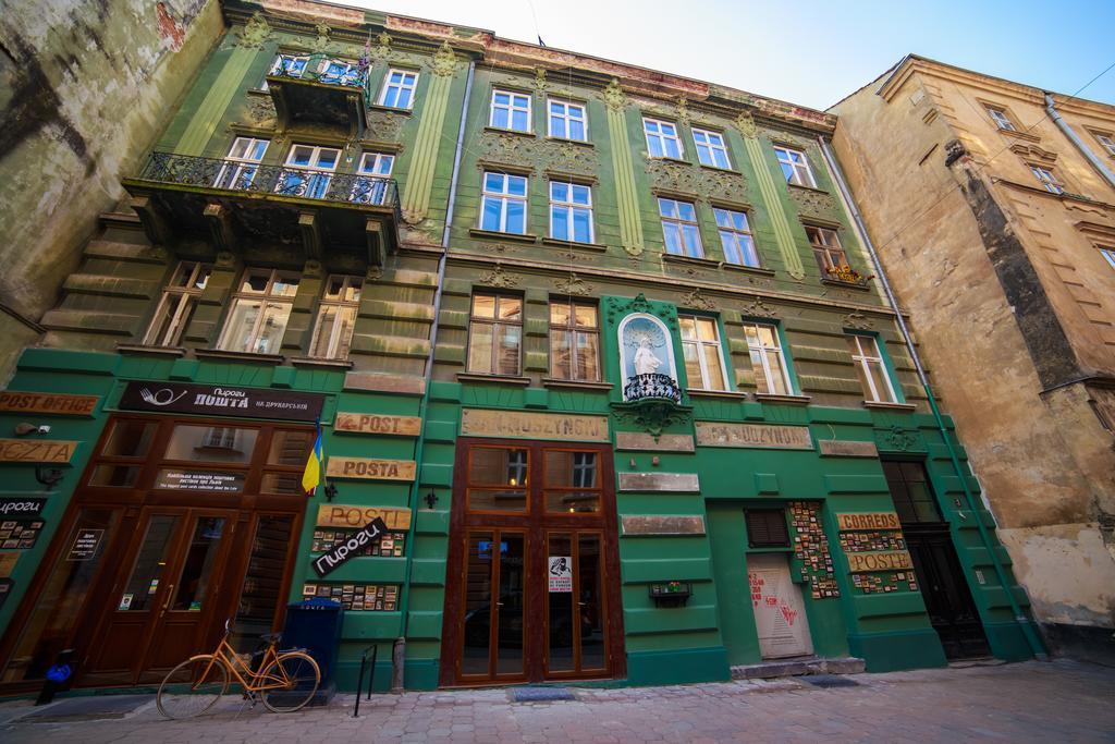 Hollywood Home Hostel Lviv Exteriör bild