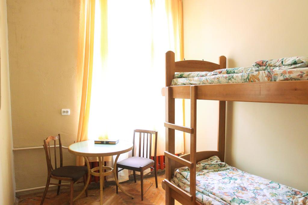 Hollywood Home Hostel Lviv Rum bild