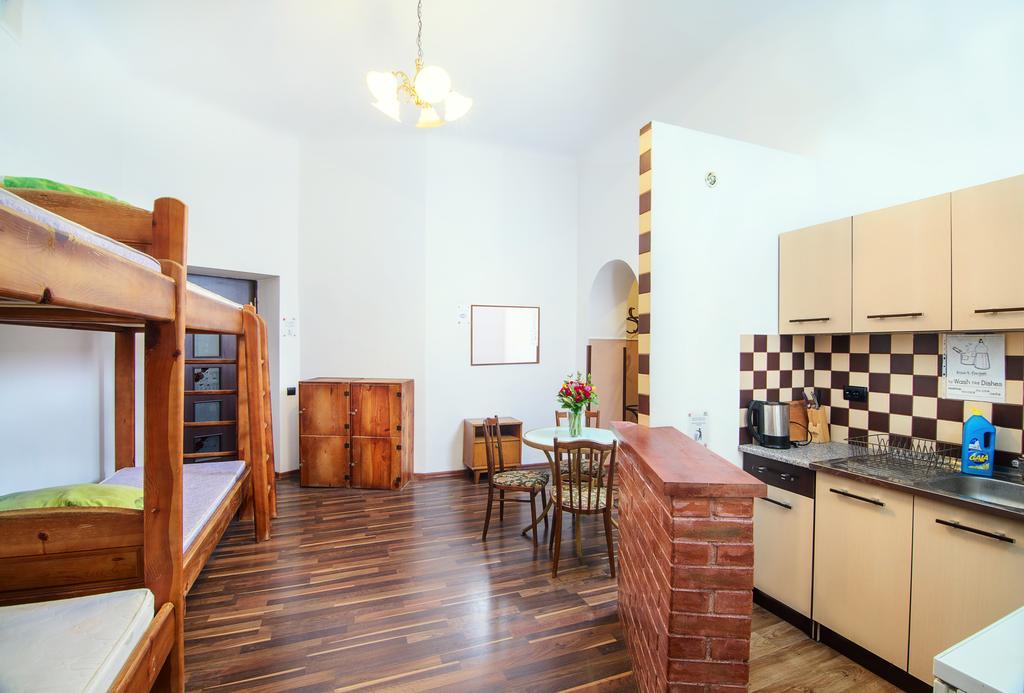 Hollywood Home Hostel Lviv Rum bild