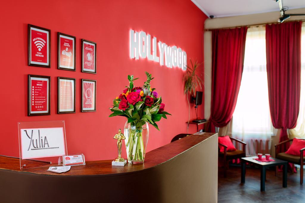 Hollywood Home Hostel Lviv Exteriör bild