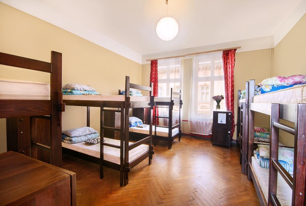 Hollywood Home Hostel Lviv Rum bild